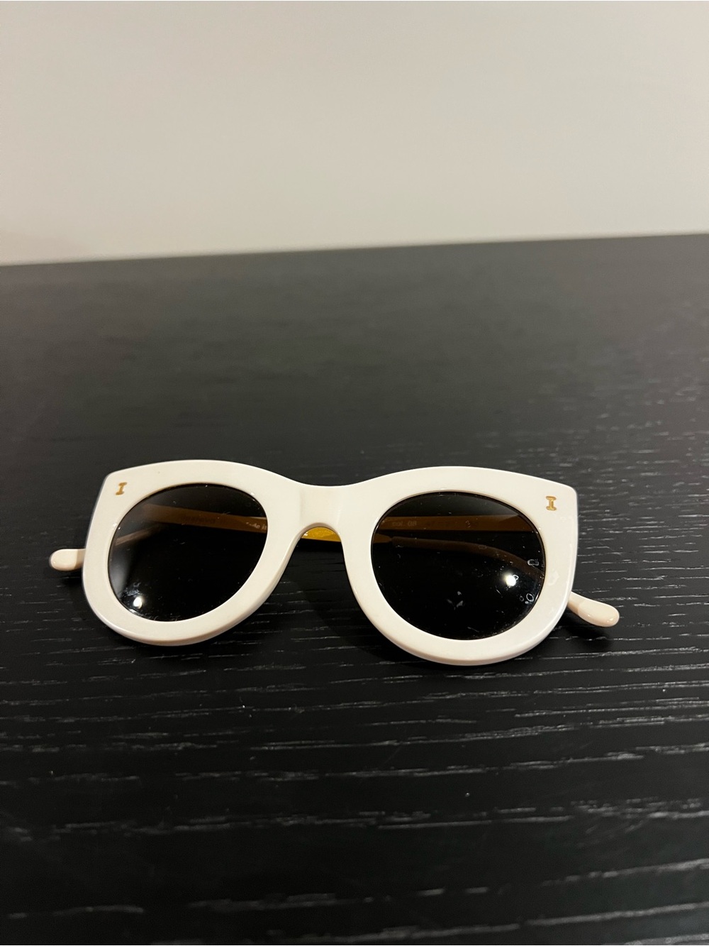 Illesteva White Sunglasses - Cute Round Frame